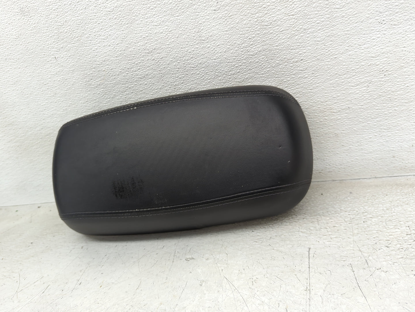 2014 Hyundai Tucson Center Console Armrest Cover Lid Fits OEM Used Auto Parts - Oemusedautoparts1.com