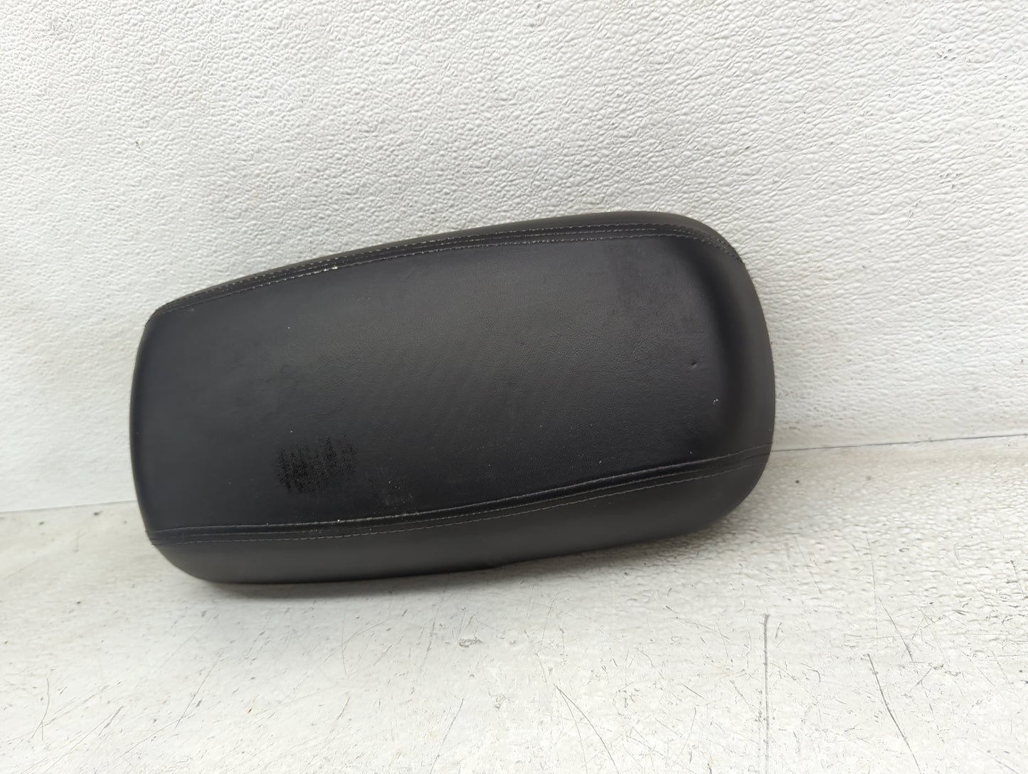 2014 Hyundai Tucson Center Console Armrest Cover Lid Fits OEM Used Auto Parts - Oemusedautoparts1.com