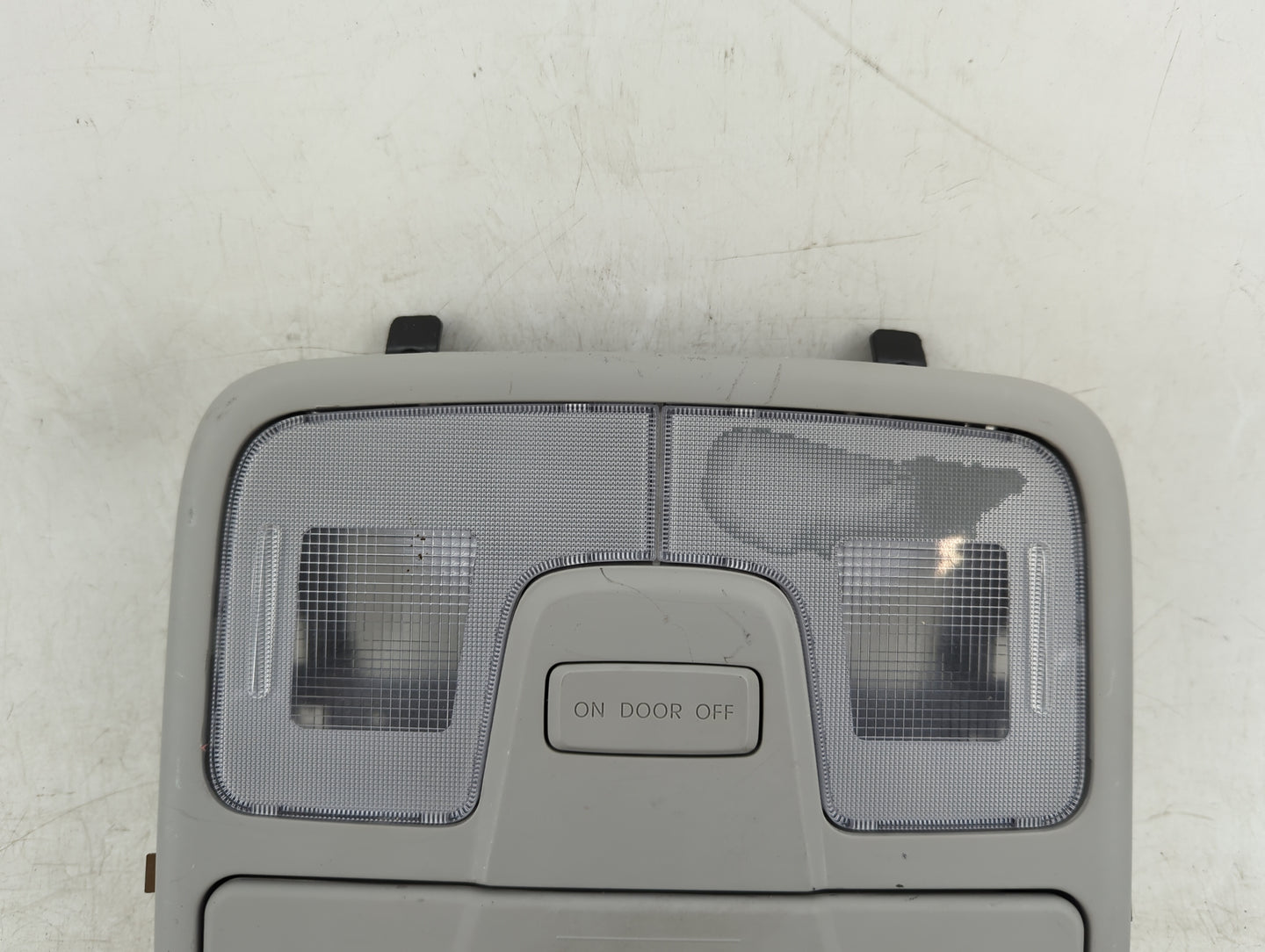 2010-2016 Hyundai Tucson Overhead Roof Console 1410421 - Oemusedautoparts1.com