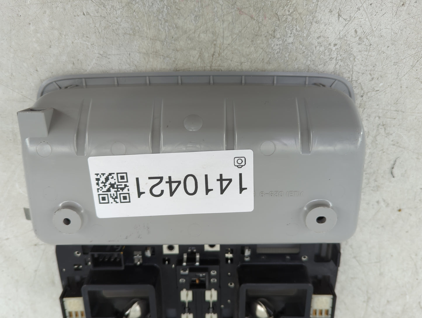 2010-2016 Hyundai Tucson Overhead Roof Console 1410421 - Oemusedautoparts1.com