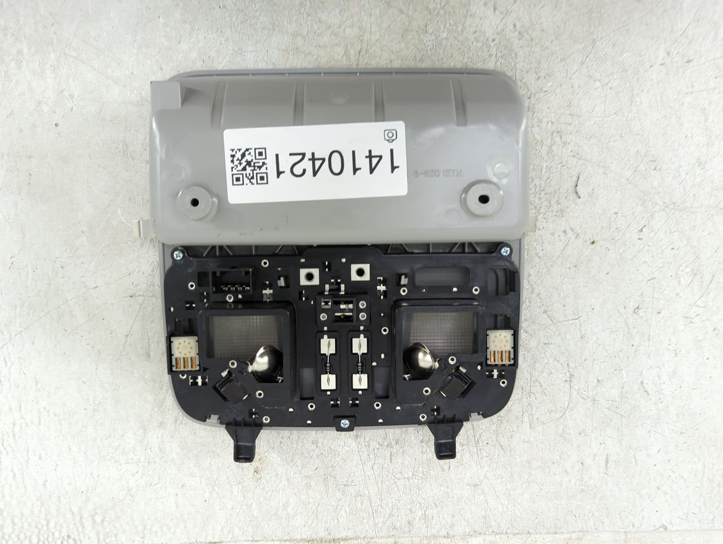 2010-2016 Hyundai Tucson Overhead Roof Console 1410421 - Oemusedautoparts1.com