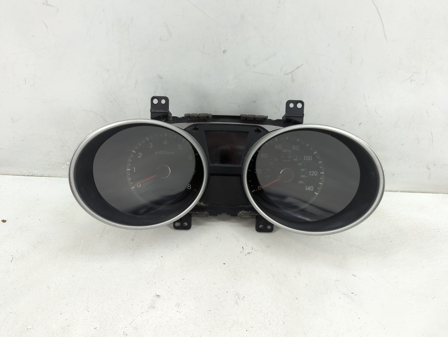 2014-2015 Hyundai Tucson Instrument Cluster Speedometer Gauges P/N:94011-2S080 Fits Fits 2014 2015 OEM Used Auto Parts - Oem