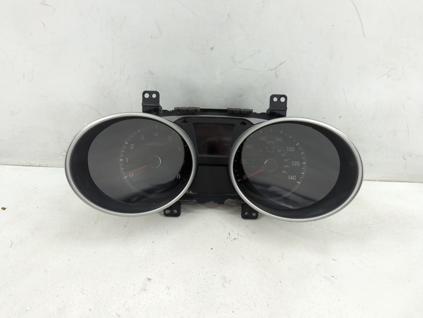 2014-2015 Hyundai Tucson Instrument Cluster Speedometer Gauges P/N:94011-2S080 Fits Fits 2014 2015 OEM Used Auto Parts - Oem