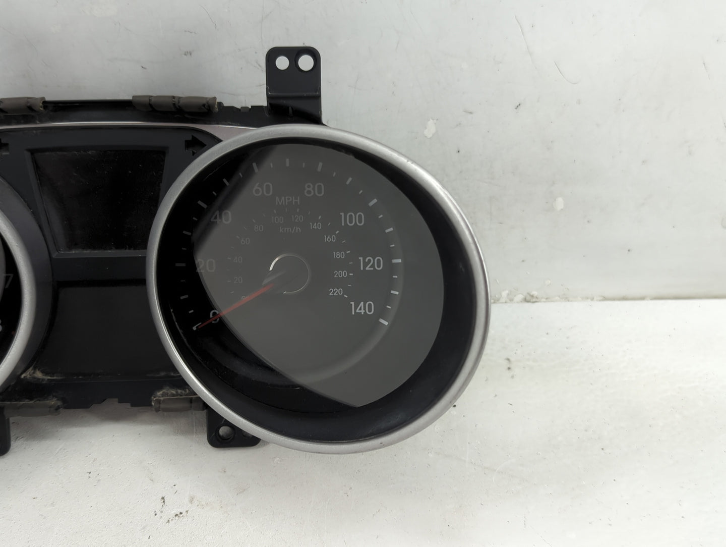 2014-2015 Hyundai Tucson Instrument Cluster Speedometer Gauges P/N:94011-2S080 Fits Fits 2014 2015 OEM Used Auto Parts - Oem
