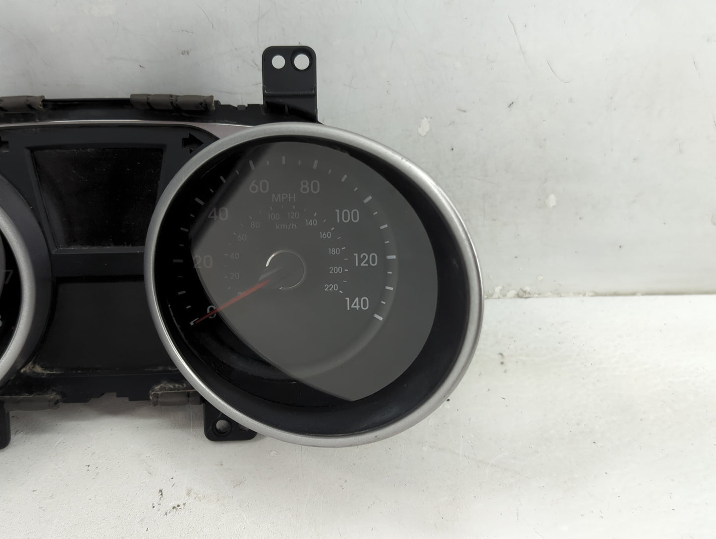 2014-2015 Hyundai Tucson Instrument Cluster Speedometer Gauges P/N:94011-2S080 Fits Fits 2014 2015 OEM Used Auto Parts - Oem