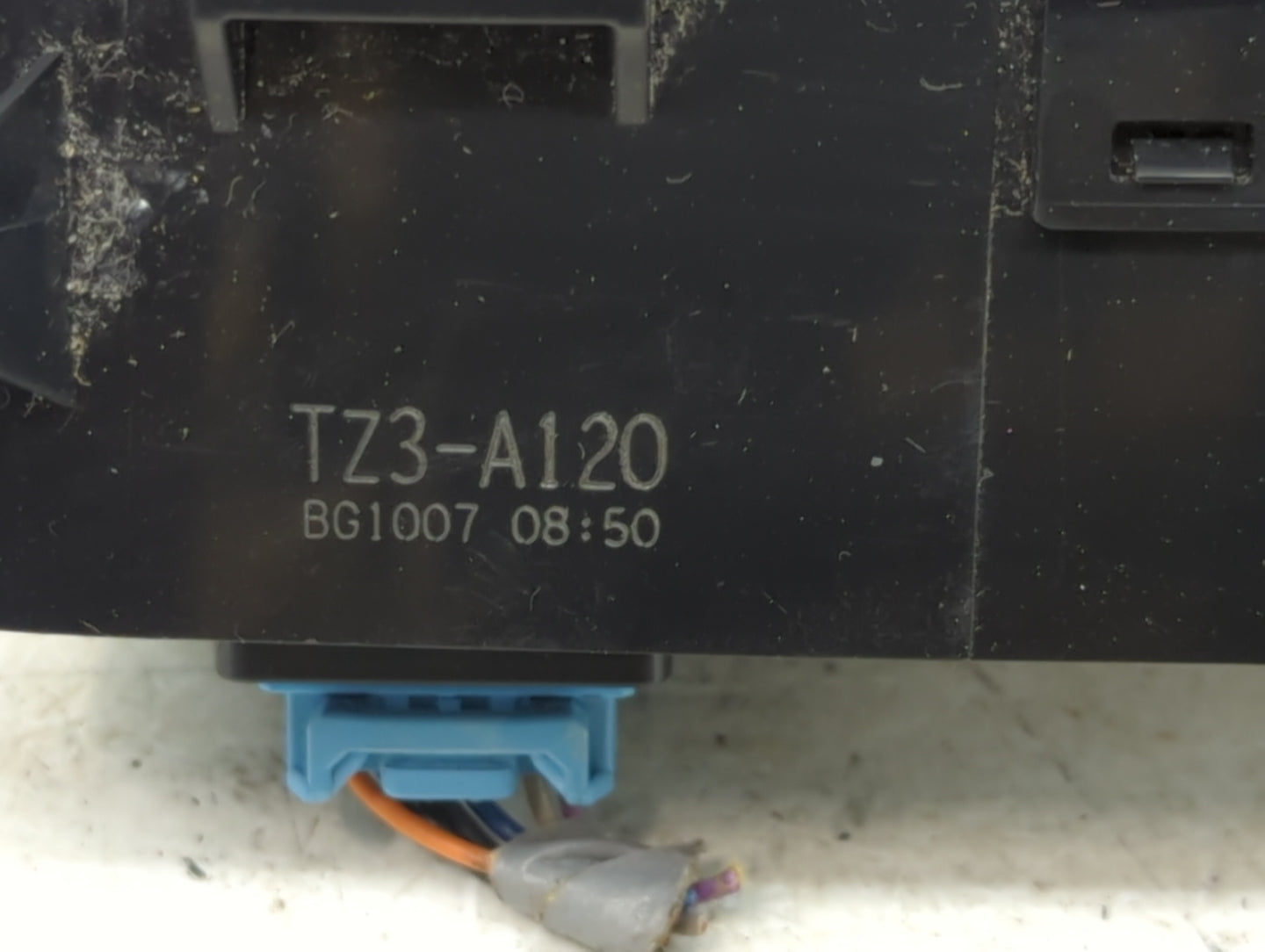 2014-2015 Hyundai Tucson Radio AM FM Cd Player Receiver Replacement P/N:96170-2S910TJP Fits Fits 2014 2015 OEM Used Auto Par