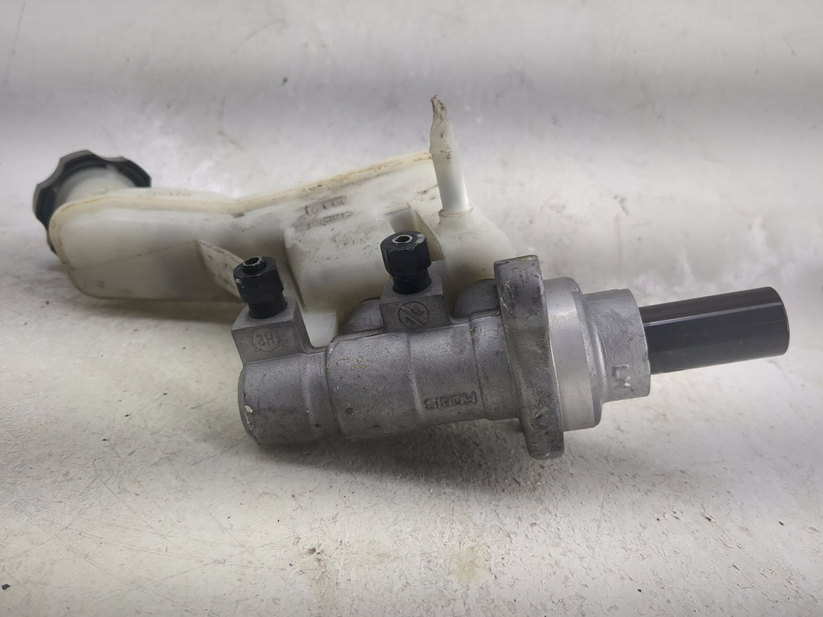 2010-2015 Hyundai Tucson Brake Master Cylinder - Oemusedautoparts1.com