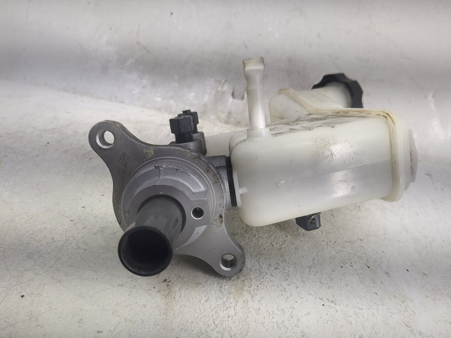 2010-2015 Hyundai Tucson Brake Master Cylinder - Oemusedautoparts1.com