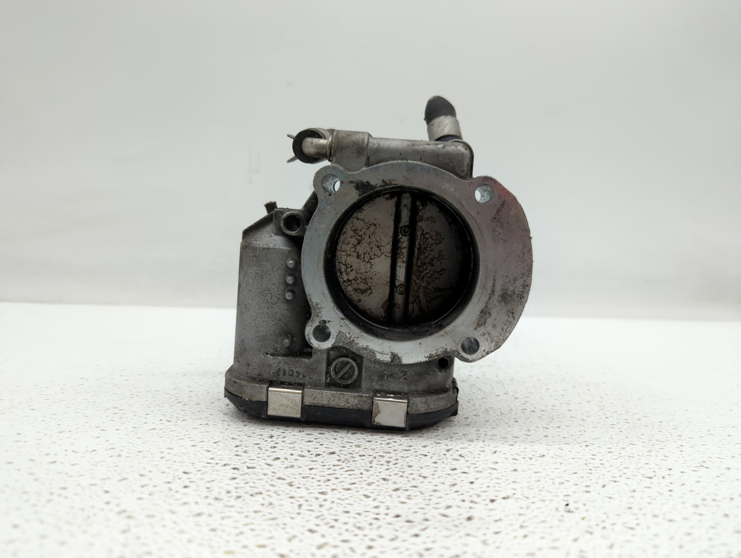 2014-2015 Hyundai Tucson Throttle Body P/N:35100-2G700 Fits Fits 2011 2012 2013 2014 2015 2016 OEM Used Auto Parts - Oemused