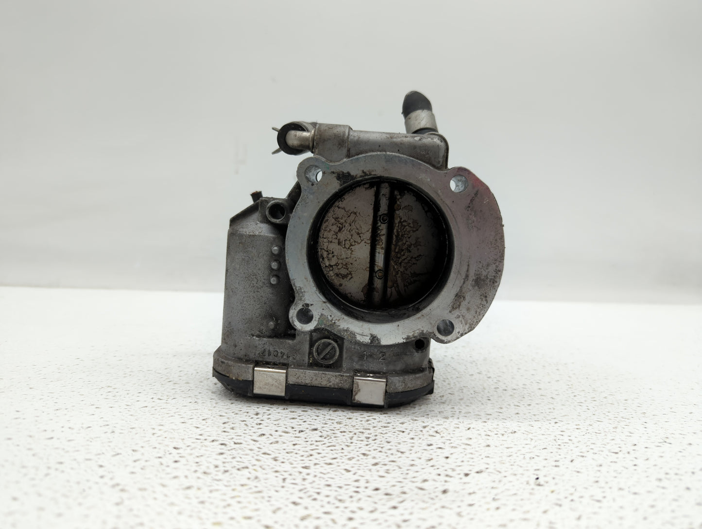 2014-2015 Hyundai Tucson Throttle Body P/N:35100-2G700 Fits Fits 2011 2012 2013 2014 2015 2016 OEM Used Auto Parts - Oemused