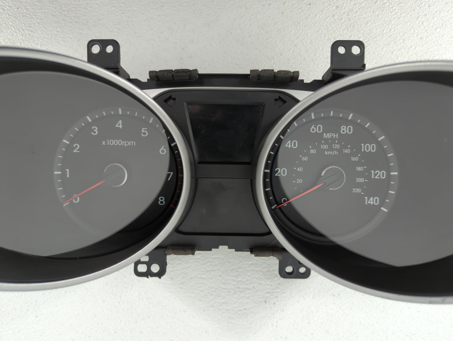 2014-2015 Hyundai Tucson Instrument Cluster Speedometer Gauges P/N:94011-2S080 Fits Fits 2014 2015 OEM Used Auto Parts - Oem