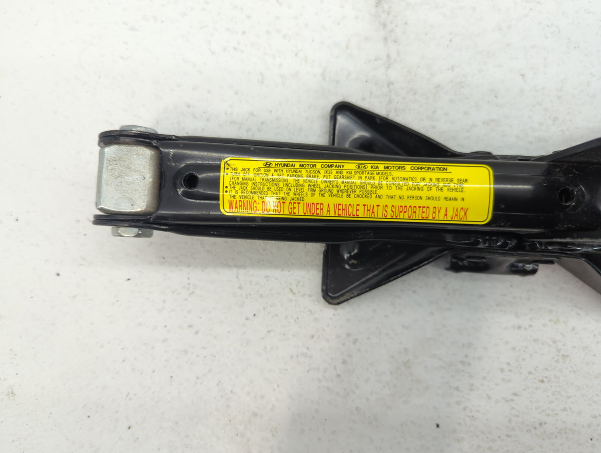 2014 Hyundai Tucson Spare Scissor Car Jack 498992 - Oemusedautoparts1.com