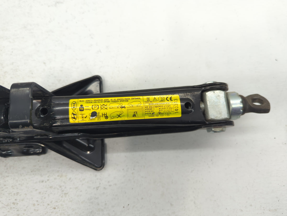 2014 Hyundai Tucson Spare Scissor Car Jack 498992 - Oemusedautoparts1.com