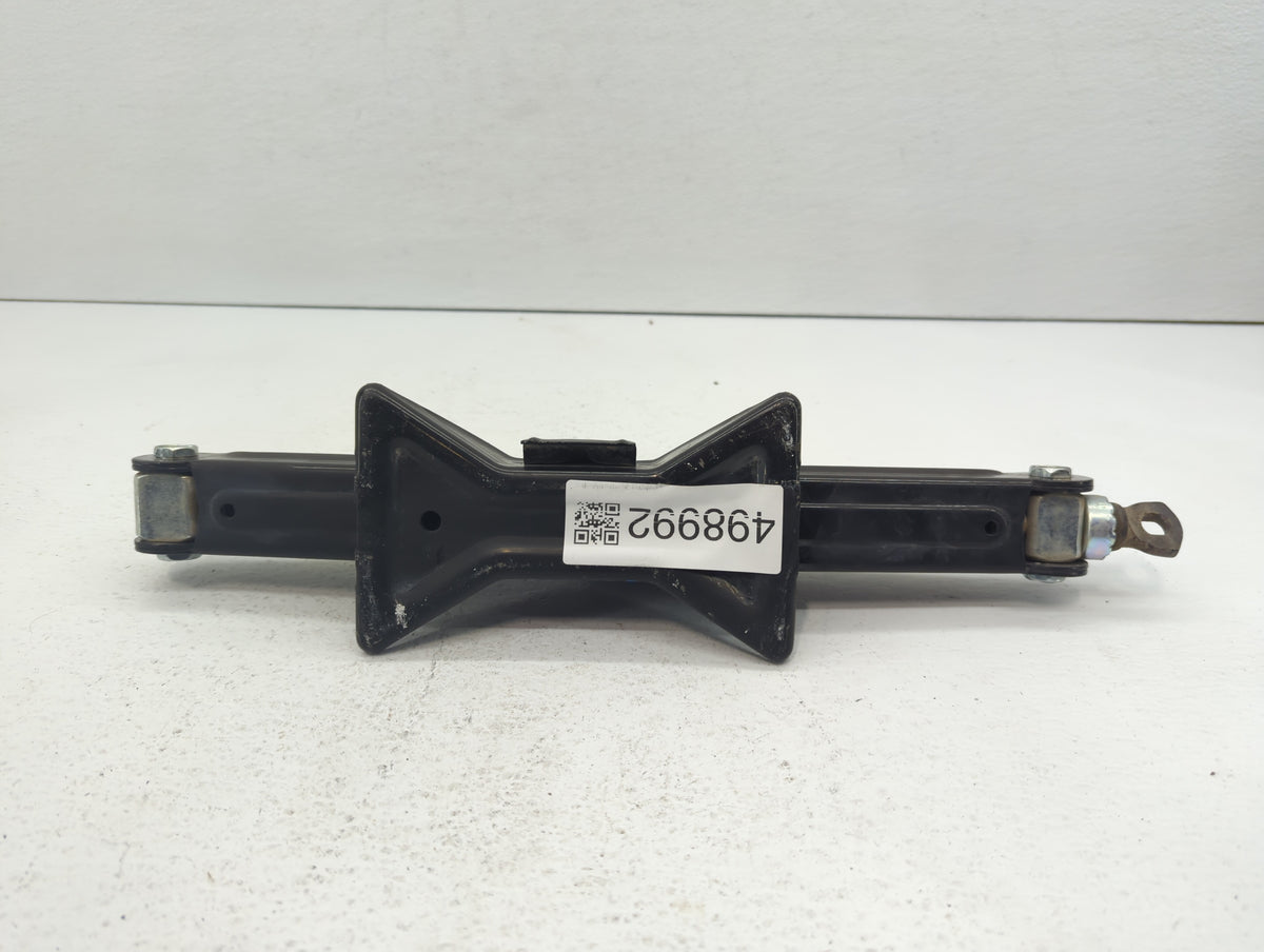 2014 Hyundai Tucson Spare Scissor Car Jack 498992 - Oemusedautoparts1.com
