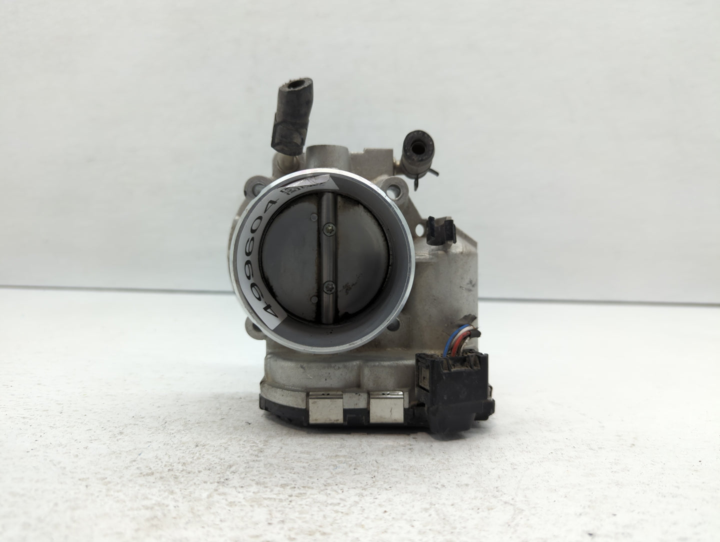 2014-2015 Hyundai Tucson Throttle Body P/N:35100-2G700 Fits Fits 2011 2012 2013 2014 2015 2016 OEM Used Auto Parts - Oemused