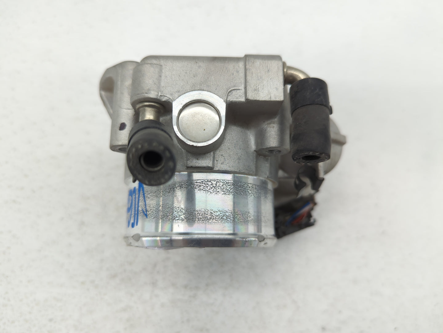 2014-2015 Hyundai Tucson Throttle Body P/N:35100-2G700 Fits Fits 2011 2012 2013 2014 2015 2016 OEM Used Auto Parts - Oemused