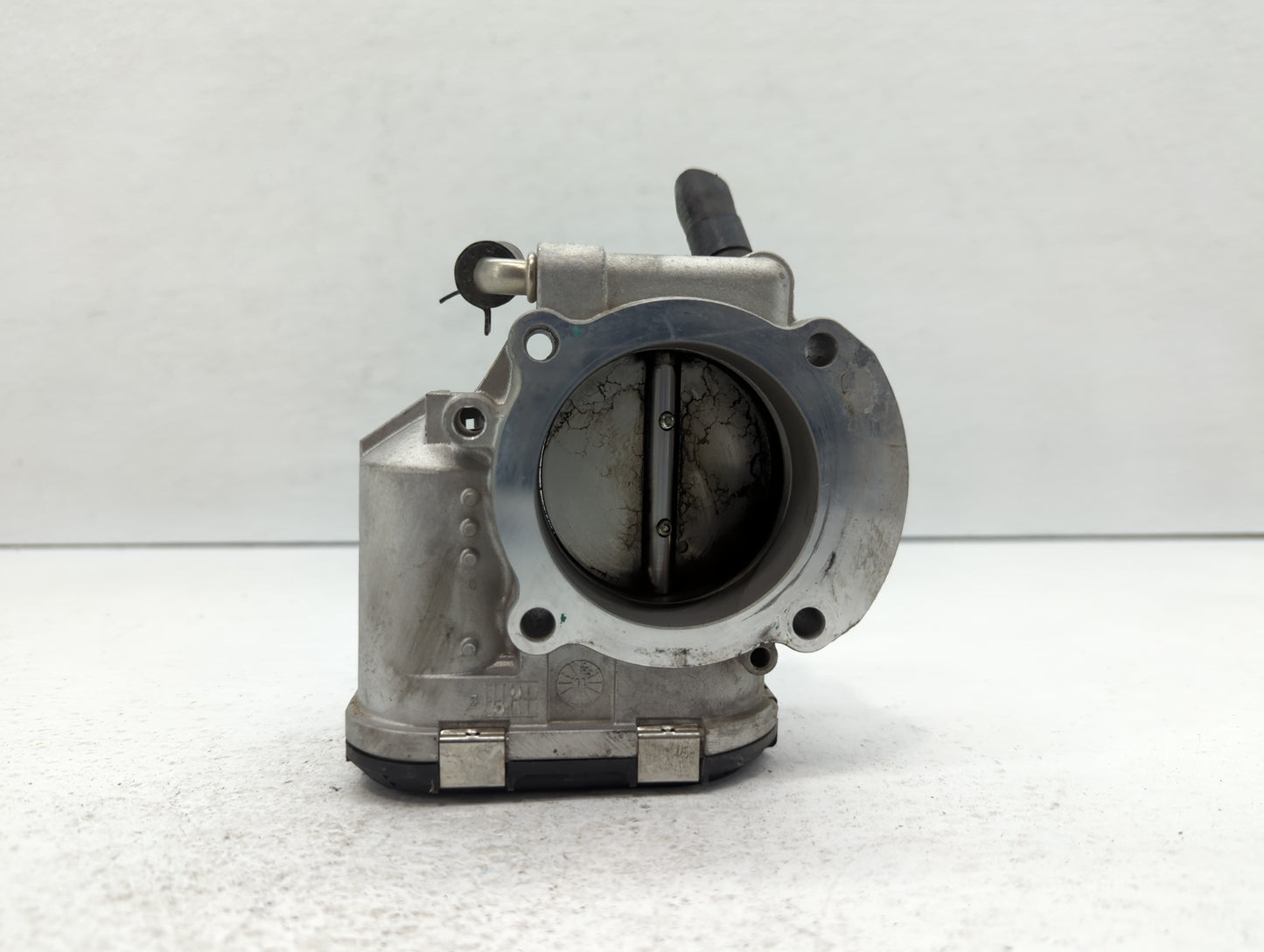 2014-2015 Hyundai Tucson Throttle Body P/N:35100-2G700 Fits Fits 2011 2012 2013 2014 2015 2016 OEM Used Auto Parts - Oemused
