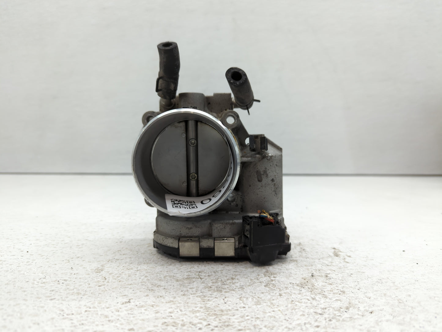 2014-2015 Hyundai Tucson Throttle Body P/N:35100-2G700 Fits Fits 2011 2012 2013 2014 2015 2016 OEM Used Auto Parts - Oemused