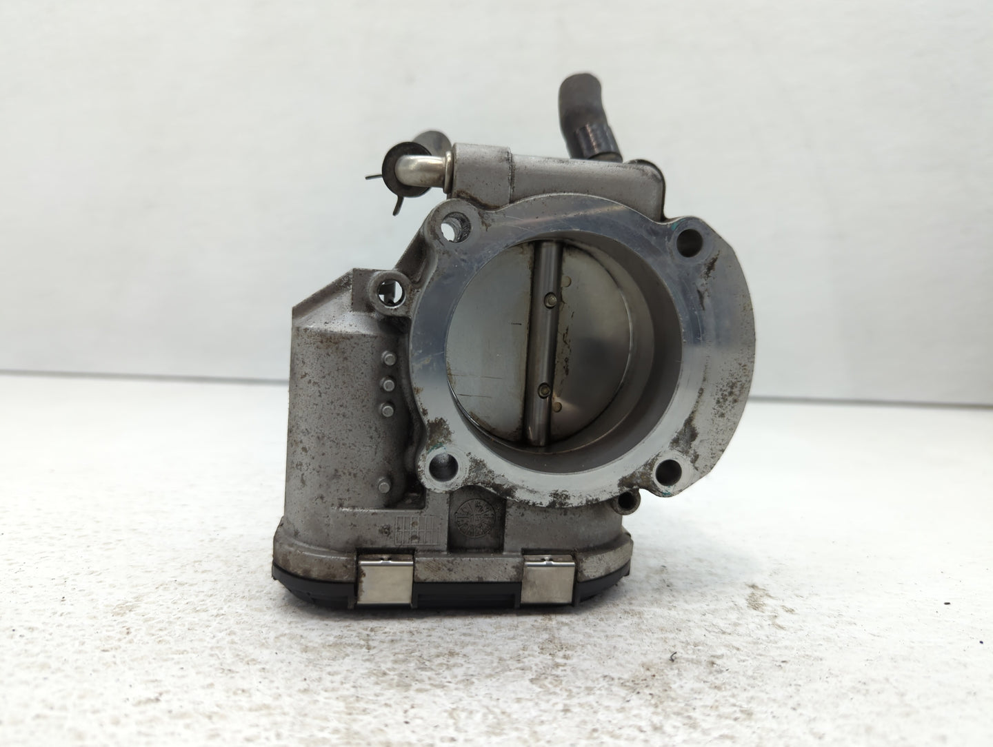 2014-2015 Hyundai Tucson Throttle Body P/N:35100-2G700 Fits Fits 2011 2012 2013 2014 2015 2016 OEM Used Auto Parts - Oemused