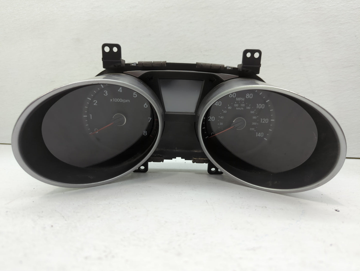 2014-2015 Hyundai Tucson Instrument Cluster Speedometer Gauges P/N:94011-2S080 Fits Fits 2014 2015 OEM Used Auto Parts - Oem