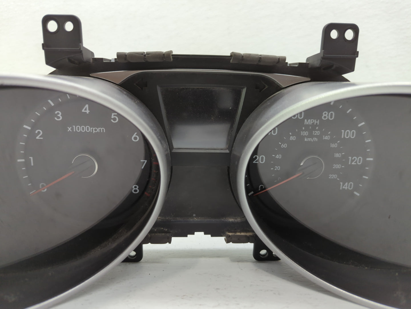 2014-2015 Hyundai Tucson Instrument Cluster Speedometer Gauges P/N:94011-2S080 Fits Fits 2014 2015 OEM Used Auto Parts - Oem