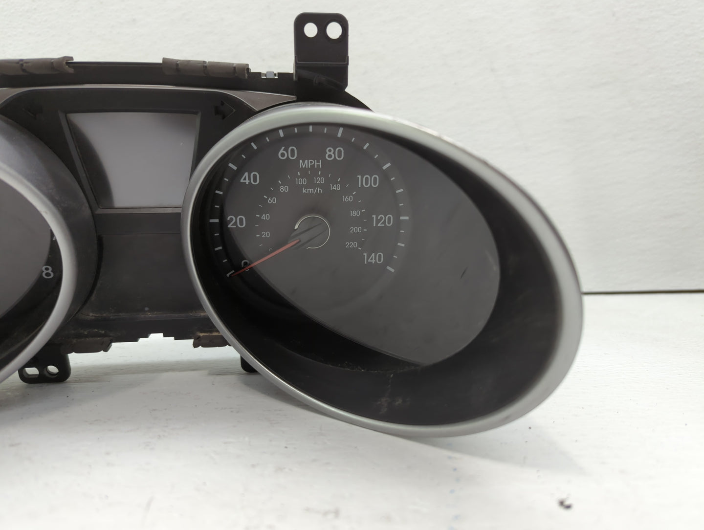 2014-2015 Hyundai Tucson Instrument Cluster Speedometer Gauges P/N:94011-2S080 Fits Fits 2014 2015 OEM Used Auto Parts - Oem