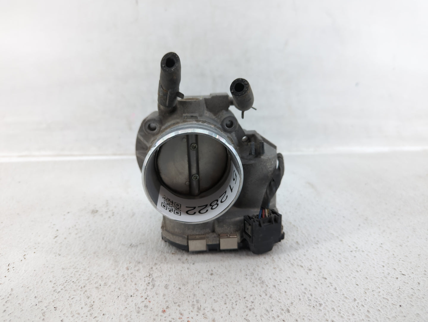 2014-2015 Hyundai Tucson Throttle Body P/N:35100-2G700 Fits Fits 2011 2012 2013 2014 2015 2016 OEM Used Auto Parts - Oemused