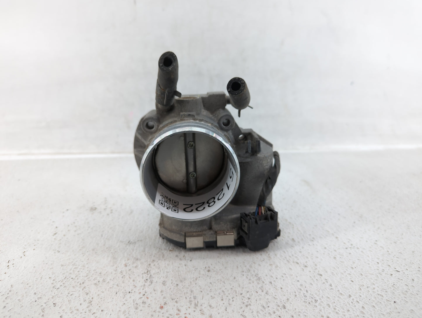 2014-2015 Hyundai Tucson Throttle Body P/N:35100-2G700 Fits Fits 2011 2012 2013 2014 2015 2016 OEM Used Auto Parts - Oemused