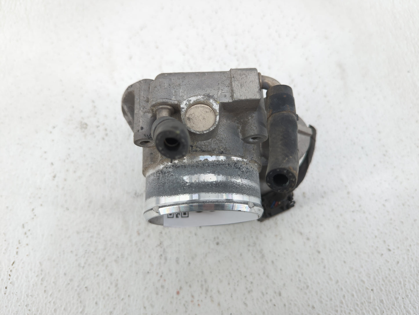 2014-2015 Hyundai Tucson Throttle Body P/N:35100-2G700 Fits Fits 2011 2012 2013 2014 2015 2016 OEM Used Auto Parts - Oemused