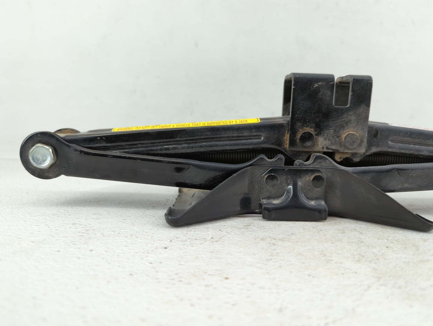 2014 Hyundai Tucson Spare Scissor Car Jack 513551 - Oemusedautoparts1.com