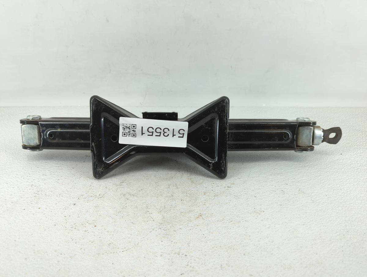 2014 Hyundai Tucson Spare Scissor Car Jack 513551 - Oemusedautoparts1.com