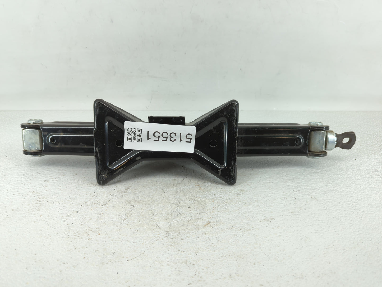 2014 Hyundai Tucson Spare Scissor Car Jack 513551 - Oemusedautoparts1.com