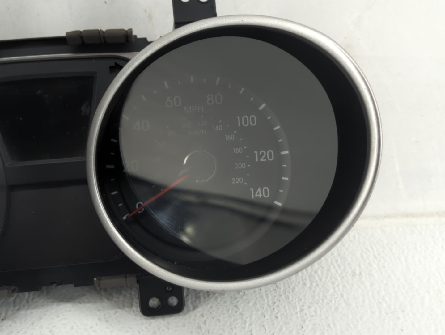 2014-2015 Hyundai Tucson Instrument Cluster Speedometer Gauges P/N:94011-2S100 Fits Fits 2014 2015 OEM Used Auto Parts - Oem