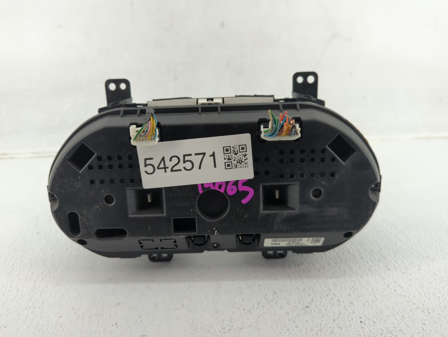 2014-2015 Hyundai Tucson Instrument Cluster Speedometer Gauges P/N:94011-2S100 Fits Fits 2014 2015 OEM Used Auto Parts - Oem