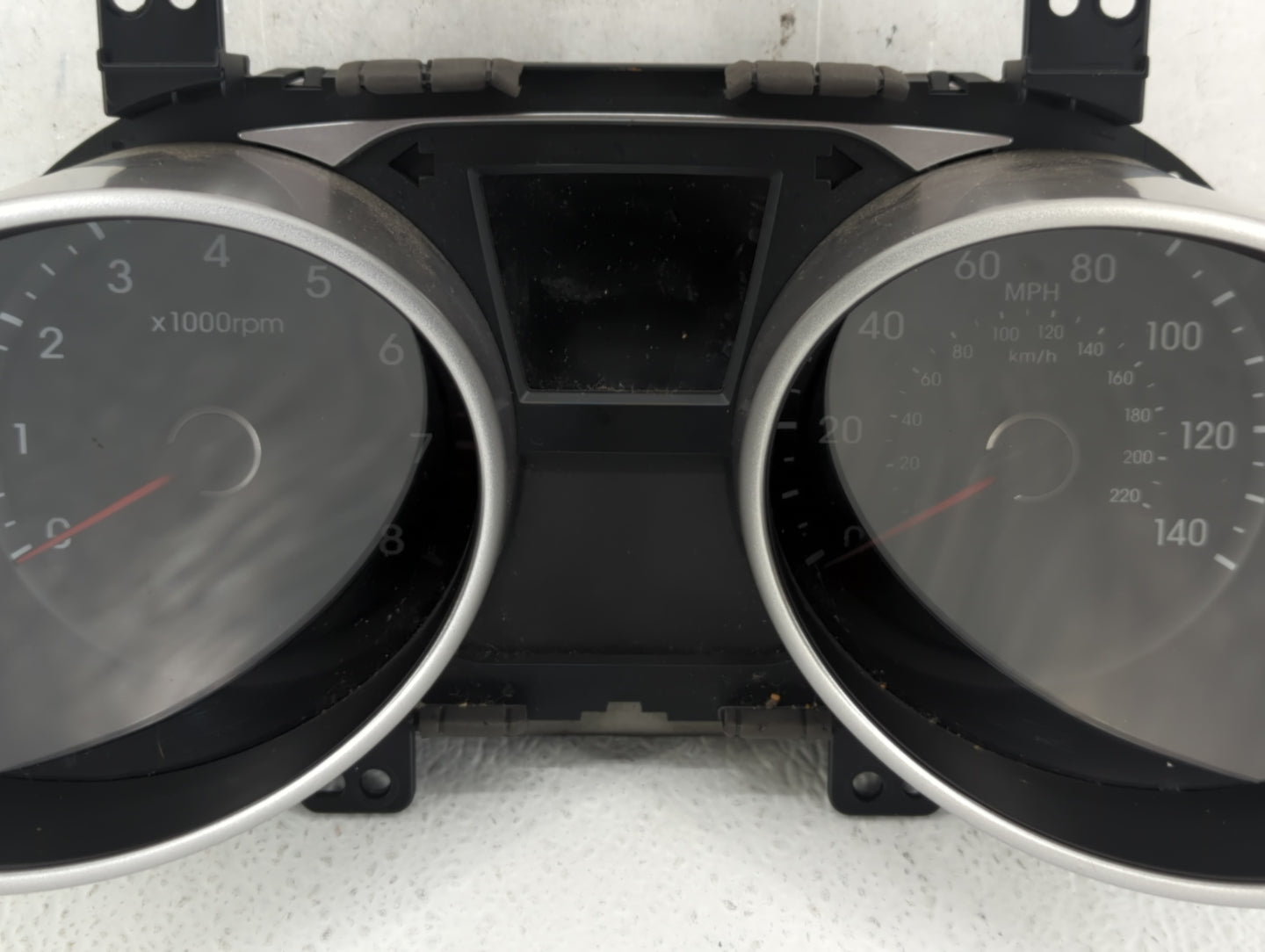 2014-2015 Hyundai Tucson Instrument Cluster Speedometer Gauges P/N:94011-2S100 Fits Fits 2014 2015 OEM Used Auto Parts - Oem