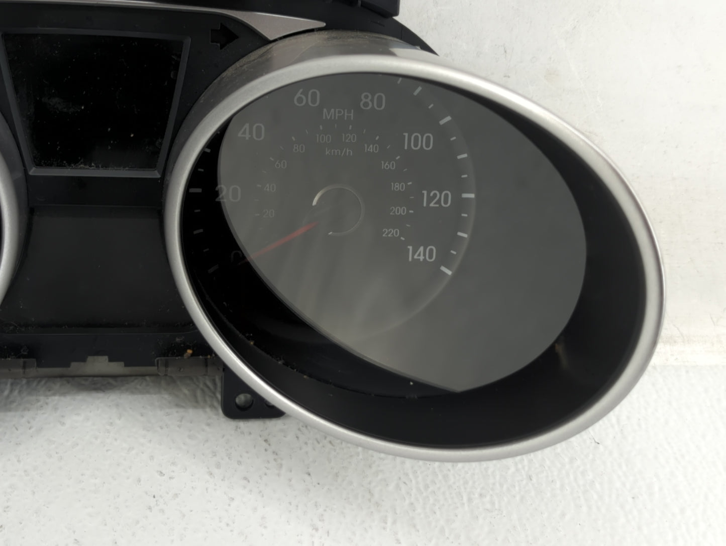 2014-2015 Hyundai Tucson Instrument Cluster Speedometer Gauges P/N:94011-2S100 Fits Fits 2014 2015 OEM Used Auto Parts - Oem