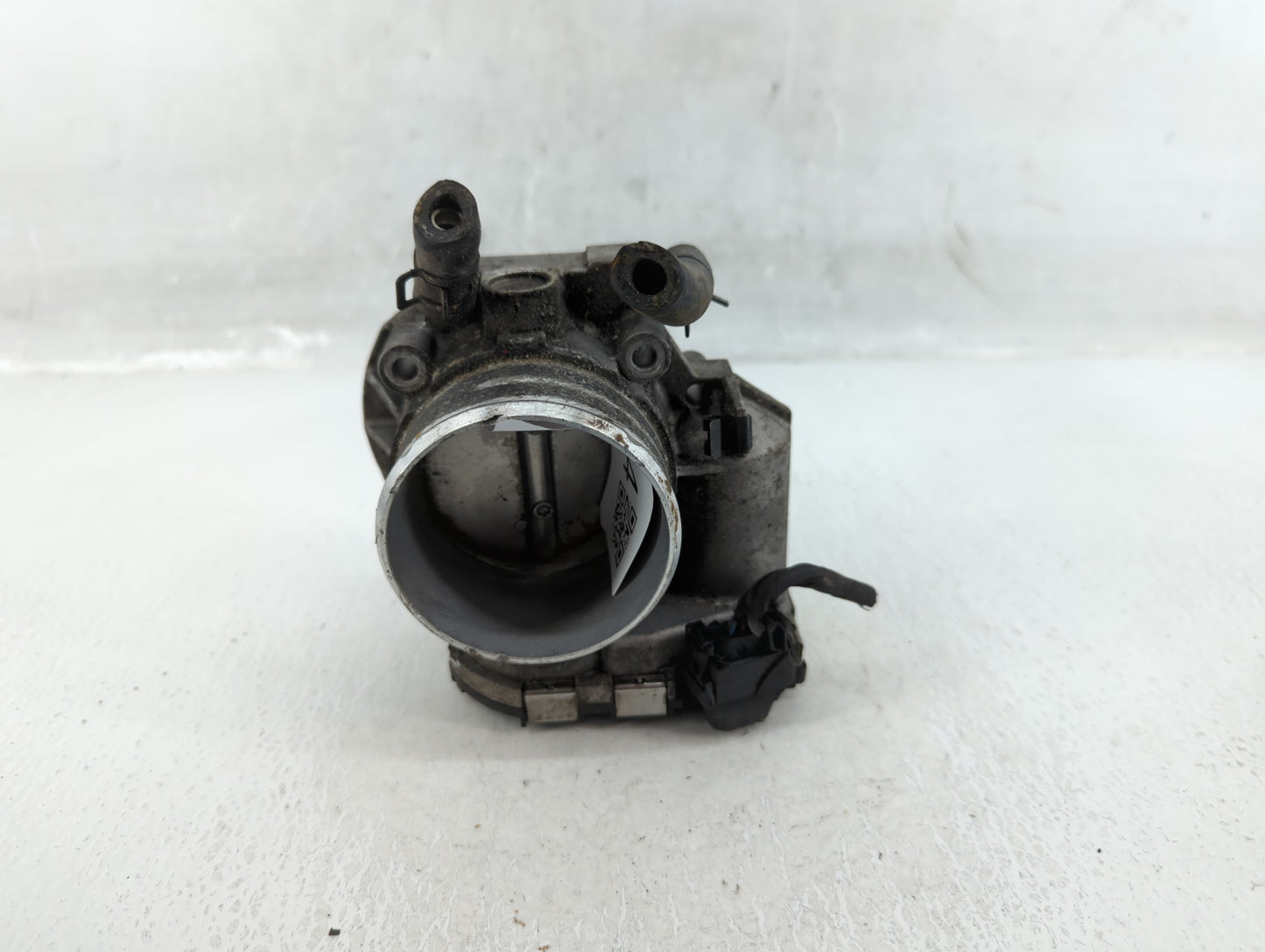 2014-2015 Hyundai Tucson Throttle Body P/N:35100-2G700 Fits Fits 2011 2012 2013 2014 2015 2016 OEM Used Auto Parts - Oemused
