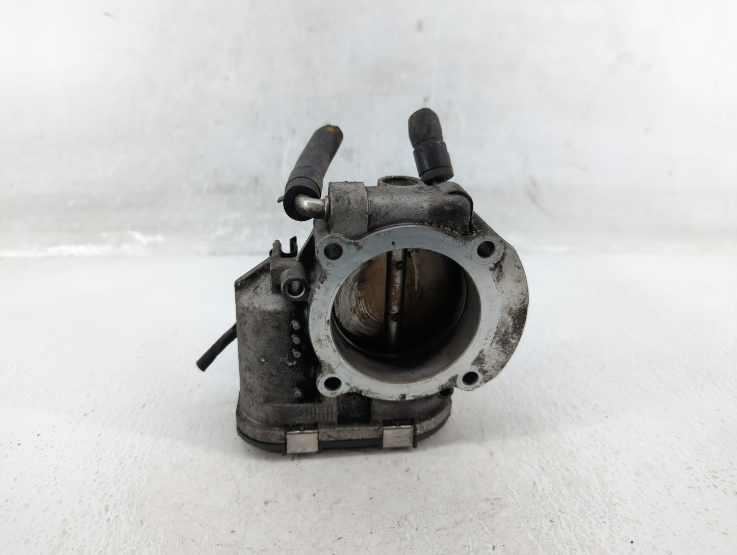 2014-2015 Hyundai Tucson Throttle Body P/N:35100-2G700 Fits Fits 2011 2012 2013 2014 2015 2016 OEM Used Auto Parts - Oemused