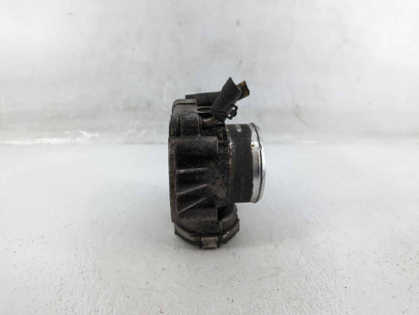 2014-2015 Hyundai Tucson Throttle Body P/N:35100-2G700 Fits Fits 2011 2012 2013 2014 2015 2016 OEM Used Auto Parts - Oemused