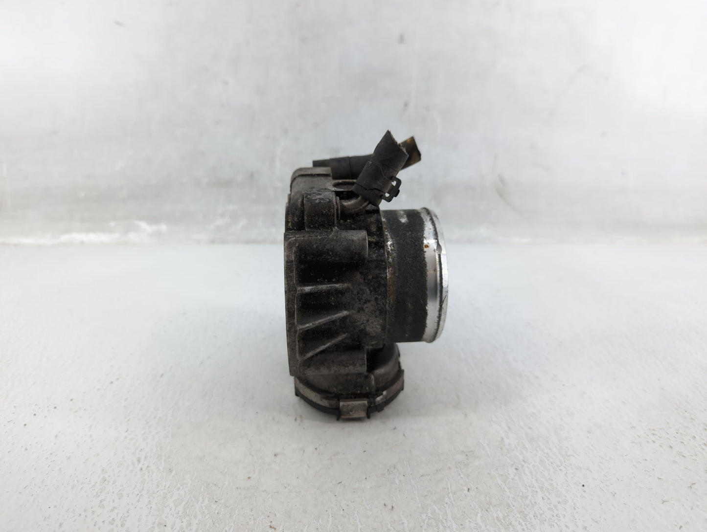 2014-2015 Hyundai Tucson Throttle Body P/N:35100-2G700 Fits Fits 2011 2012 2013 2014 2015 2016 OEM Used Auto Parts - Oemused