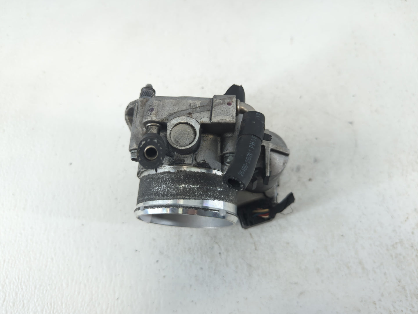 2014-2015 Hyundai Tucson Throttle Body P/N:35100-2G700 Fits Fits 2011 2012 2013 2014 2015 2016 OEM Used Auto Parts - Oemused