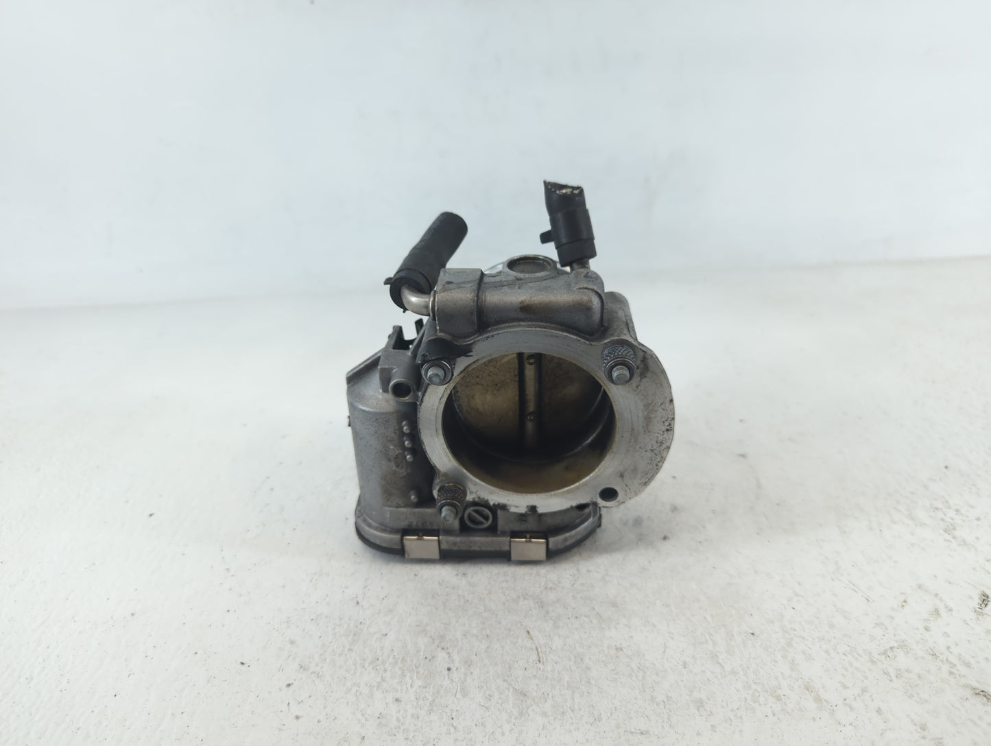 2014-2015 Hyundai Tucson Throttle Body P/N:35100-2G700 Fits Fits 2011 2012 2013 2014 2015 2016 OEM Used Auto Parts - Oemused