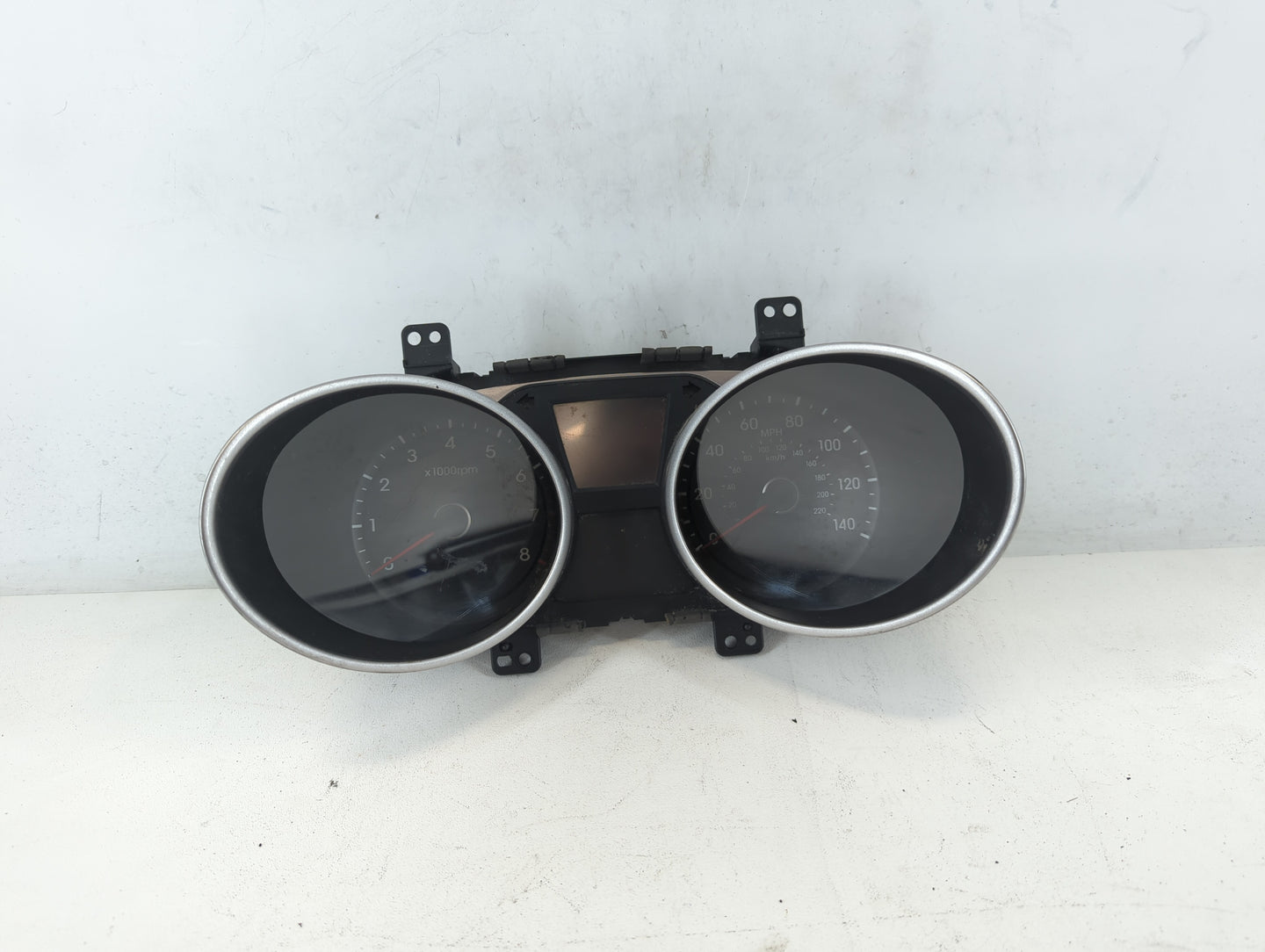 2014-2015 Hyundai Tucson Instrument Cluster Speedometer Gauges P/N:94011-2S080 Fits Fits 2014 2015 OEM Used Auto Parts - Oem