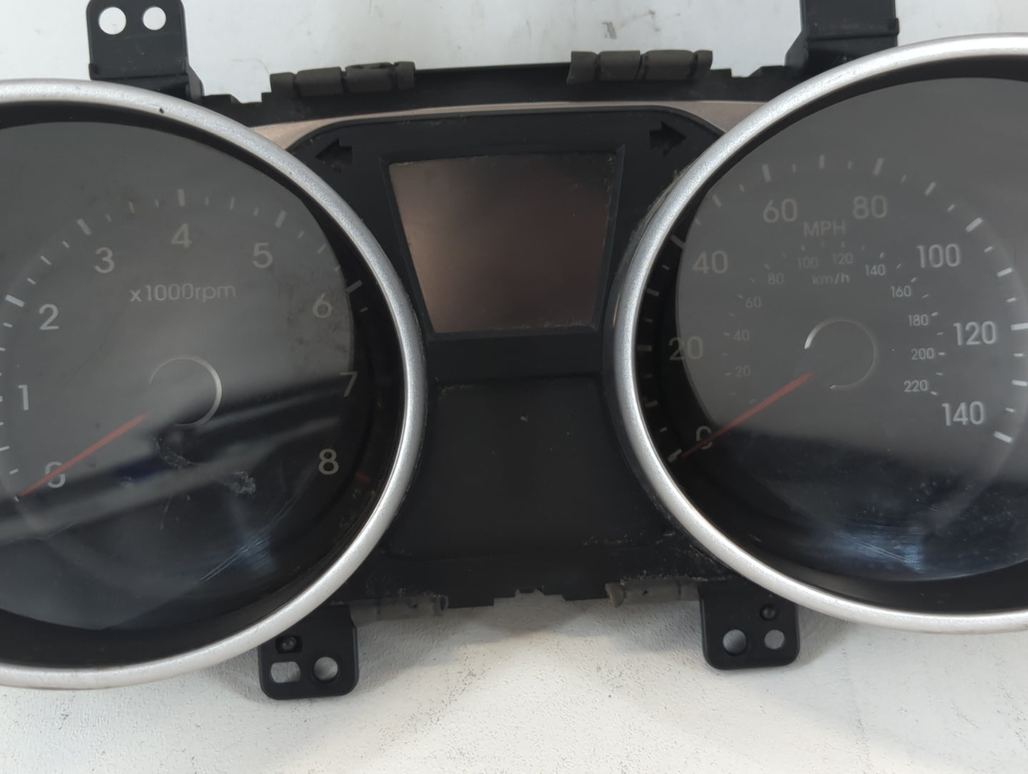 2014-2015 Hyundai Tucson Instrument Cluster Speedometer Gauges P/N:94011-2S080 Fits Fits 2014 2015 OEM Used Auto Parts - Oem