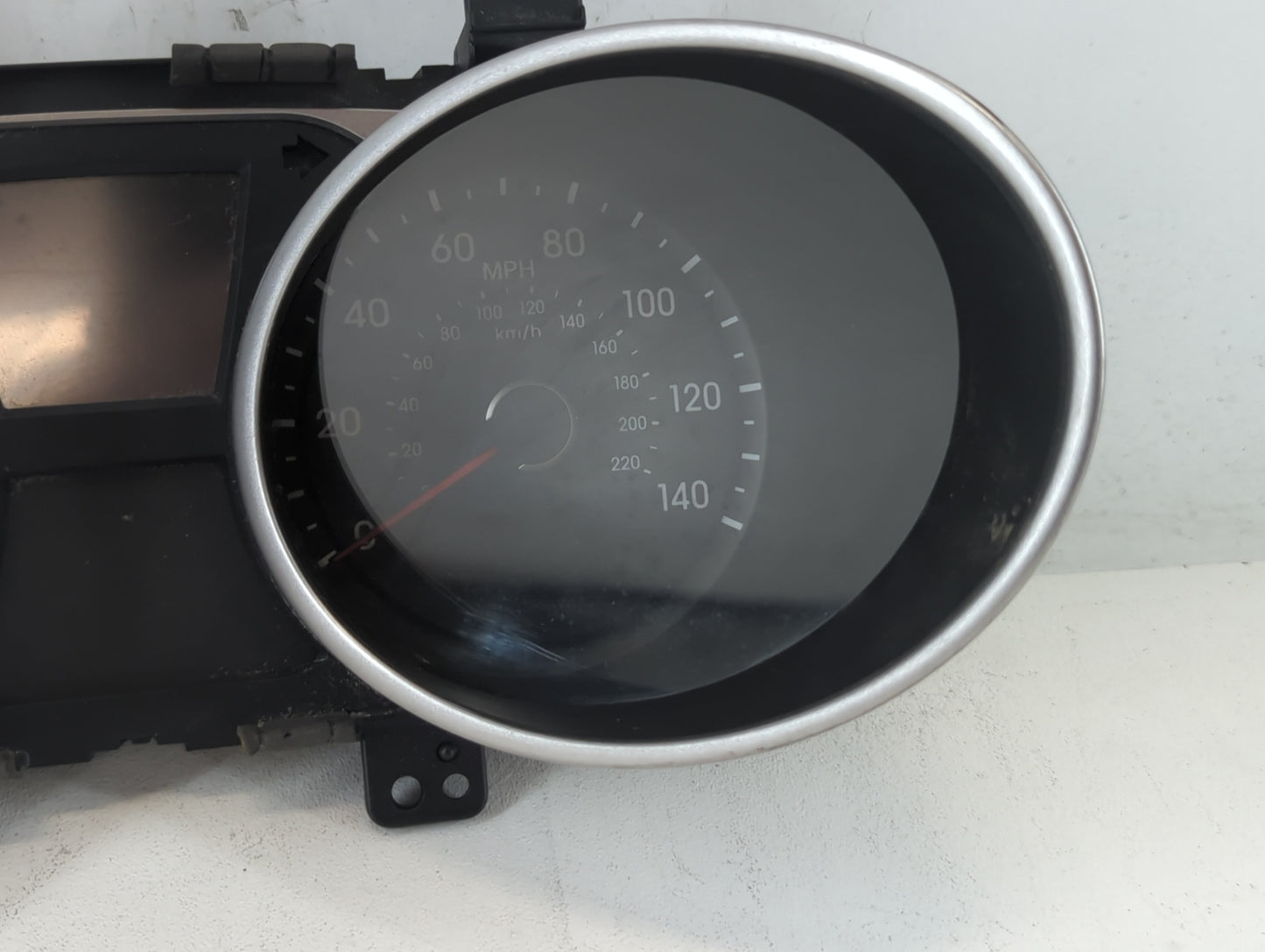 2014-2015 Hyundai Tucson Instrument Cluster Speedometer Gauges P/N:94011-2S080 Fits Fits 2014 2015 OEM Used Auto Parts - Oem