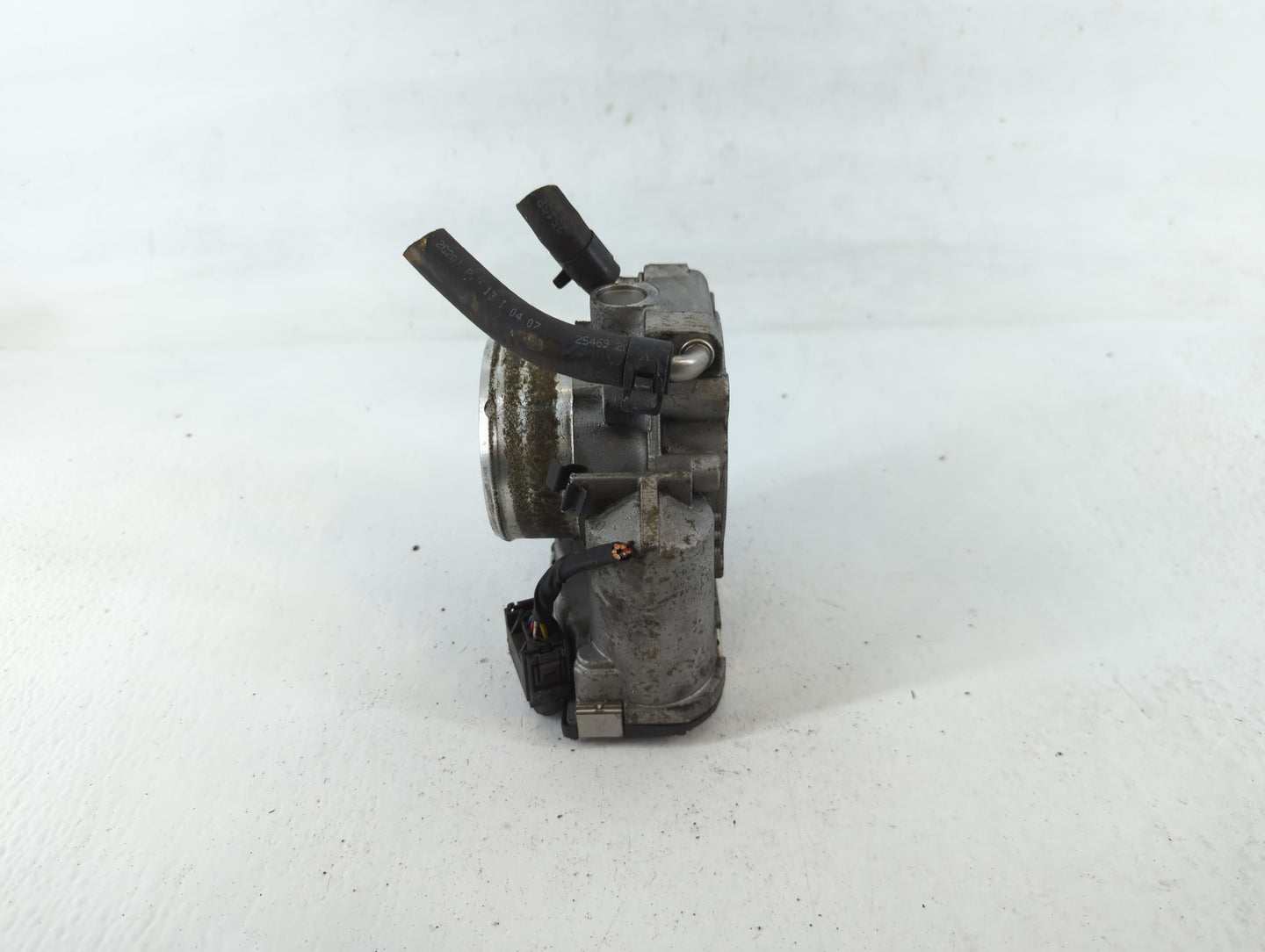 2014-2015 Hyundai Tucson Throttle Body P/N:35100-2G700 Fits Fits 2011 2012 2013 2014 2015 2016 OEM Used Auto Parts - Oemused