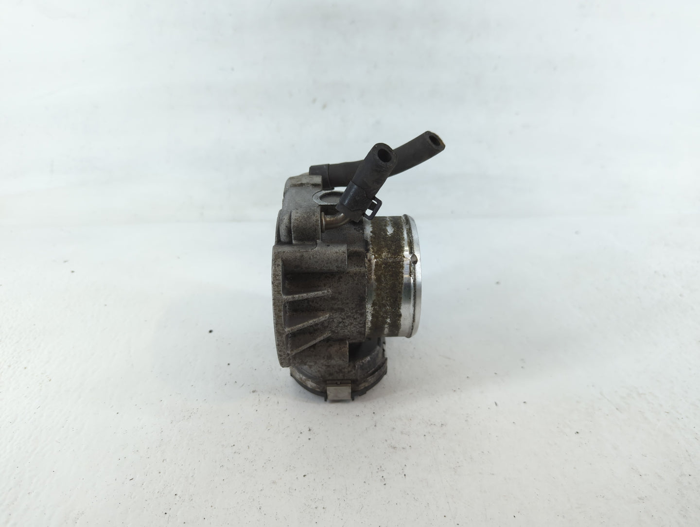 2014-2015 Hyundai Tucson Throttle Body P/N:35100-2G700 Fits Fits 2011 2012 2013 2014 2015 2016 OEM Used Auto Parts - Oemused
