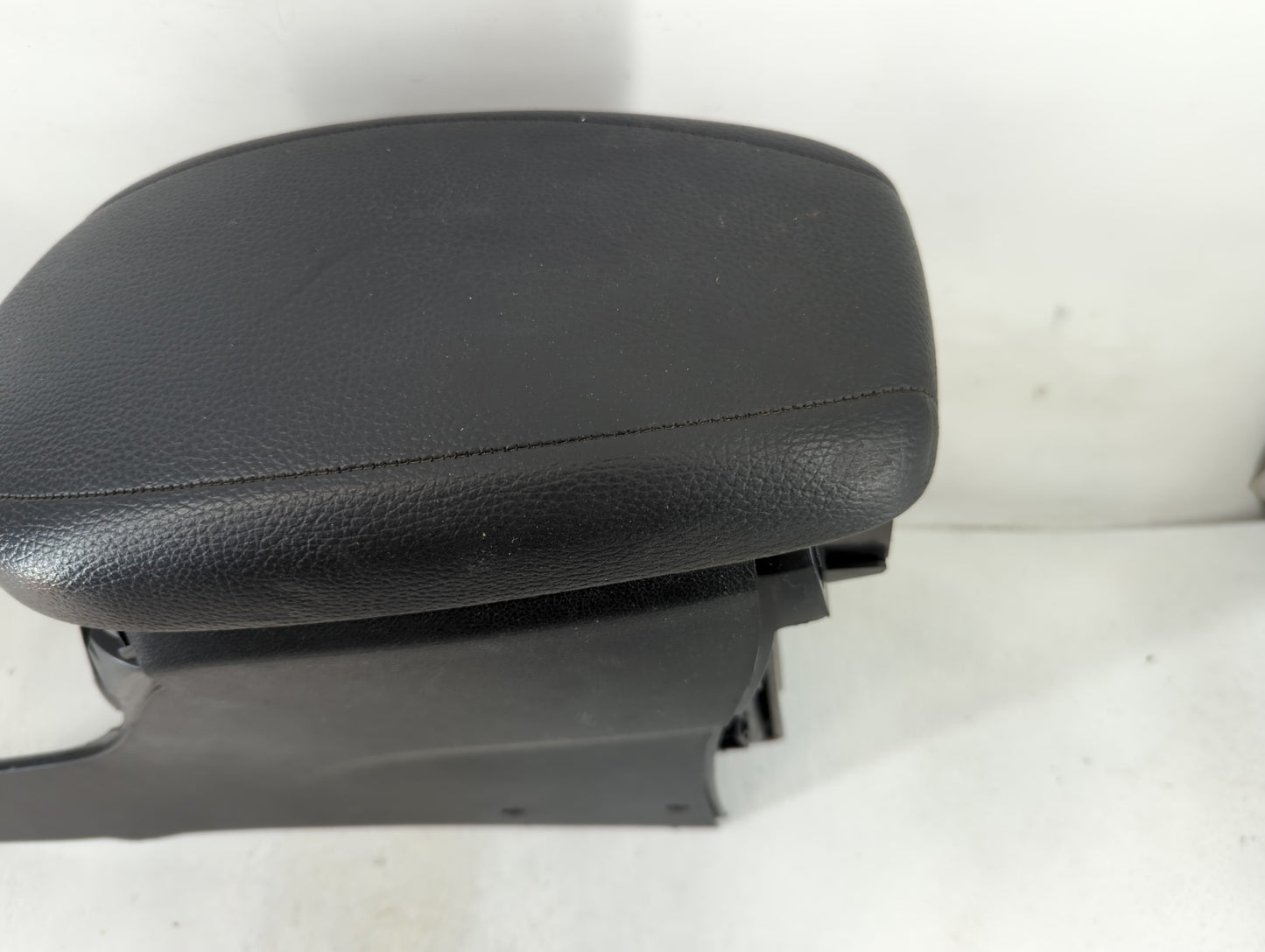 2013-2017 Hyundai Veloster Center Floor Console Fits Fits 2013 2014 2015 2016 2017 OEM Used Auto Parts - Oemusedautoparts1.c