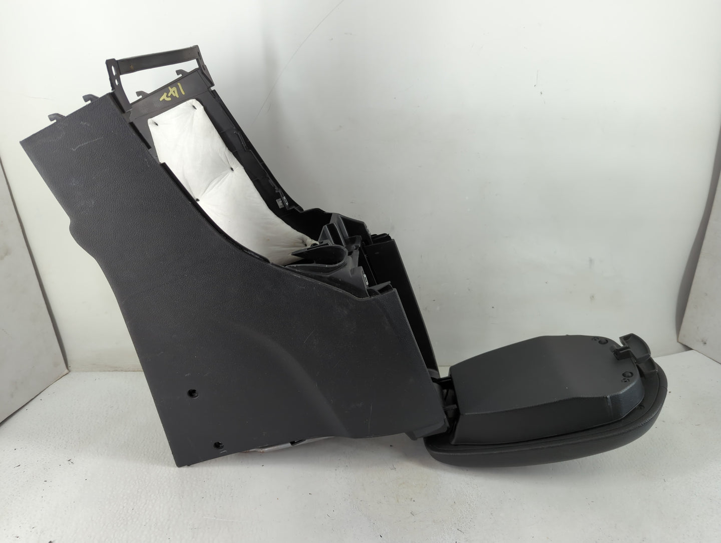 2013-2017 Hyundai Veloster Center Floor Console Fits Fits 2013 2014 2015 2016 2017 OEM Used Auto Parts - Oemusedautoparts1.c