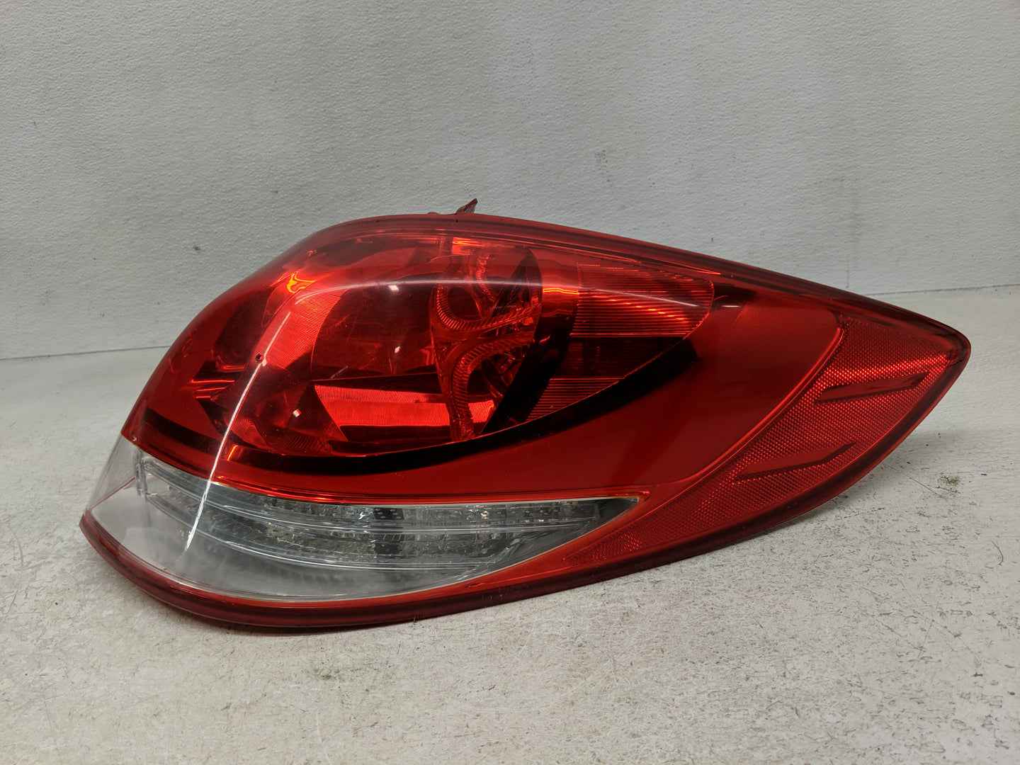 2012-2017 Hyundai Veloster Tail Light Assembly Passenger Right OEM Fits Fits 2012 2013 2014 2015 2016 2017 OEM Used Auto Par